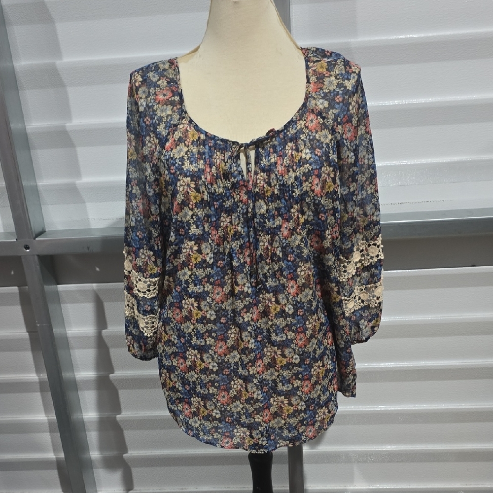 Westport Floral Blouse with Blue and Cream Accents Size Large